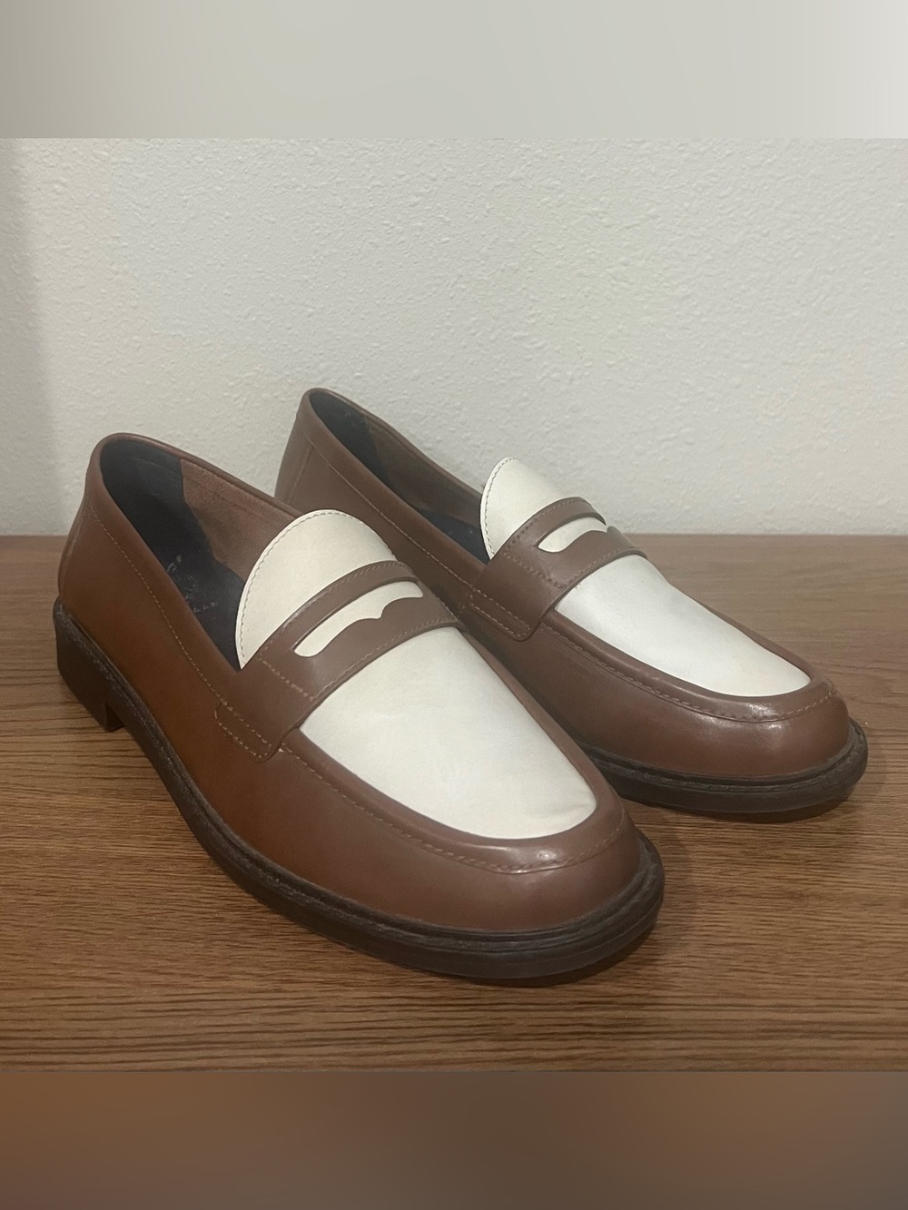 Cole Haan Pinch Women’s Brown White Leather Penny Loafers Preppy 9.5B - Picture 3 of 9